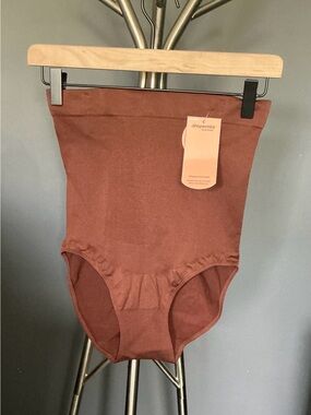 Shapermint High-Waist Seamless Briefs in Rust